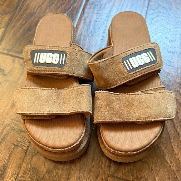 Never worn!  UGG Greer Platform Sandal, size 7 - Picture 7 of 11
